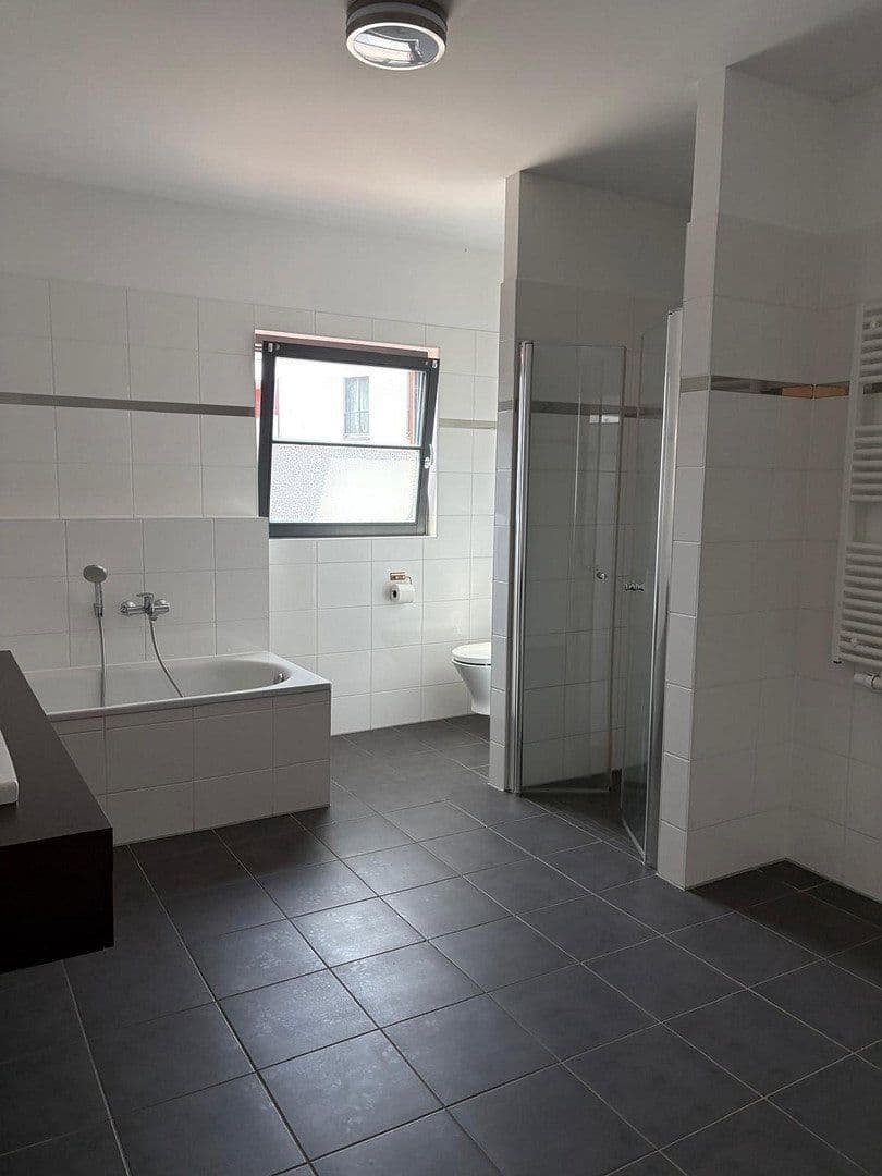 Pronájem bytu 3+1 105 m², Rostock, Mecklenburg-Vorpommern Pronájem bytu 3+1 105 m², Rostock, Mecklenburg-Vorpommern