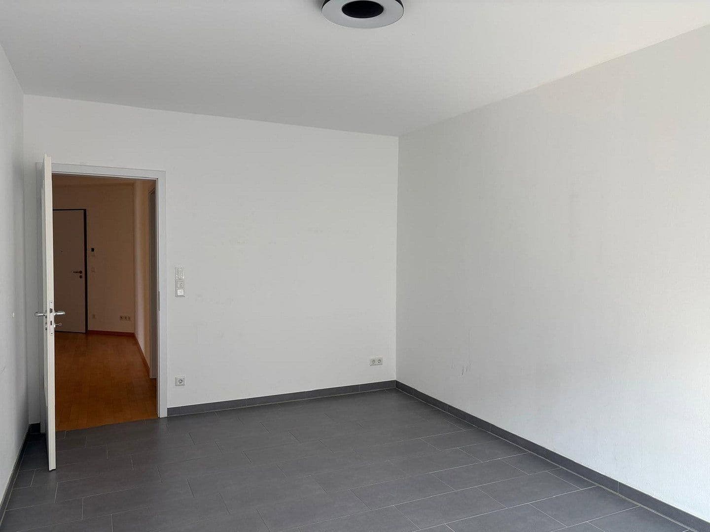 Pronájem bytu 3+1 105 m², Rostock, Mecklenburg-Vorpommern Pronájem bytu 3+1 105 m², Rostock, Mecklenburg-Vorpommern