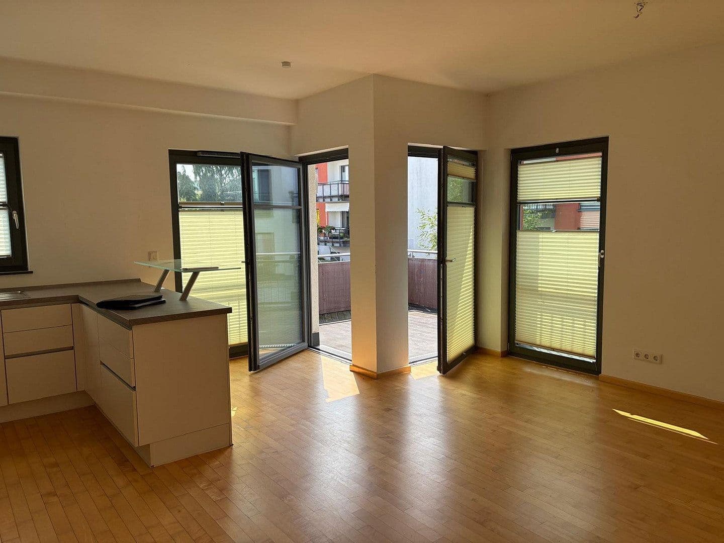 Pronájem bytu 3+1 105 m², Rostock, Mecklenburg-Vorpommern Pronájem bytu 3+1 105 m², Rostock, Mecklenburg-Vorpommern
