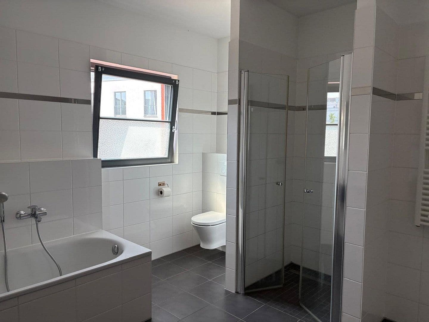 Pronájem bytu 3+1 105 m², Rostock, Mecklenburg-Vorpommern Pronájem bytu 3+1 105 m², Rostock, Mecklenburg-Vorpommern