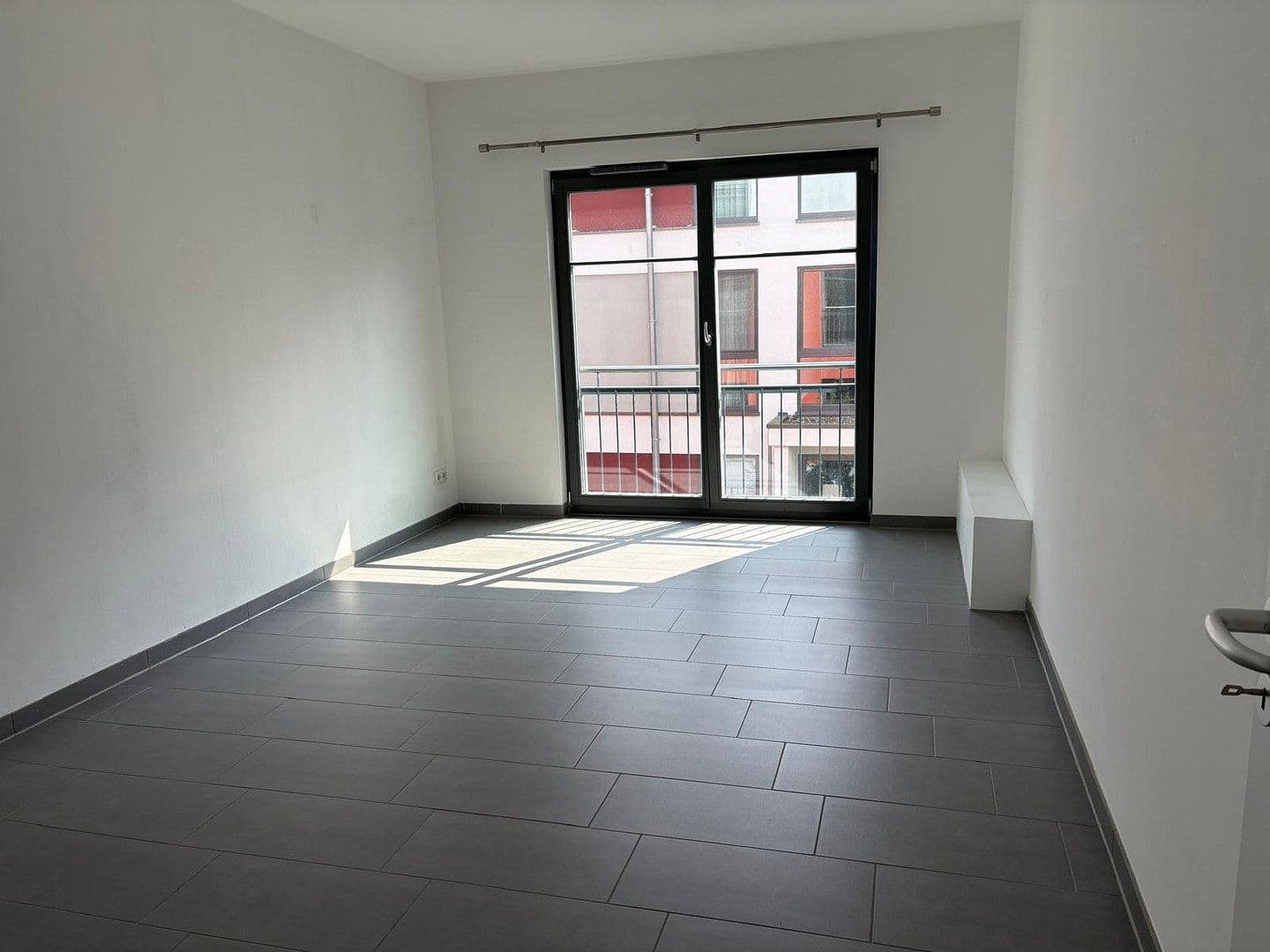 Pronájem bytu 3+1 105 m², Rostock, Mecklenburg-Vorpommern Pronájem bytu 3+1 105 m², Rostock, Mecklenburg-Vorpommern