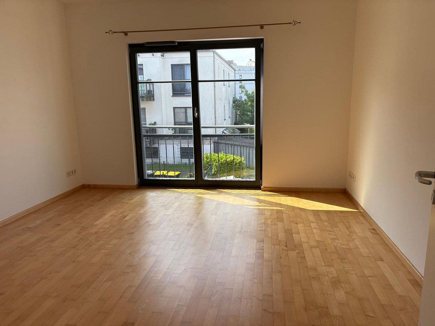 Pronájem bytu 3+1 105 m², Rostock, Mecklenburg-Vorpommern Pronájem bytu 3+1 105 m², Rostock, Mecklenburg-Vorpommern