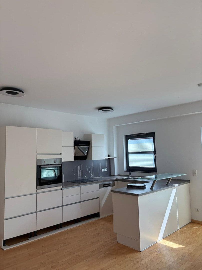 Pronájem bytu 3+1 105 m², Rostock, Mecklenburg-Vorpommern Pronájem bytu 3+1 105 m², Rostock, Mecklenburg-Vorpommern