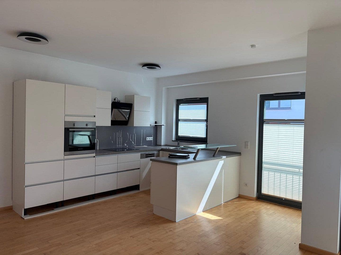 Pronájem bytu 3+1 105 m², Rostock, Mecklenburg-Vorpommern Pronájem bytu 3+1 105 m², Rostock, Mecklenburg-Vorpommern