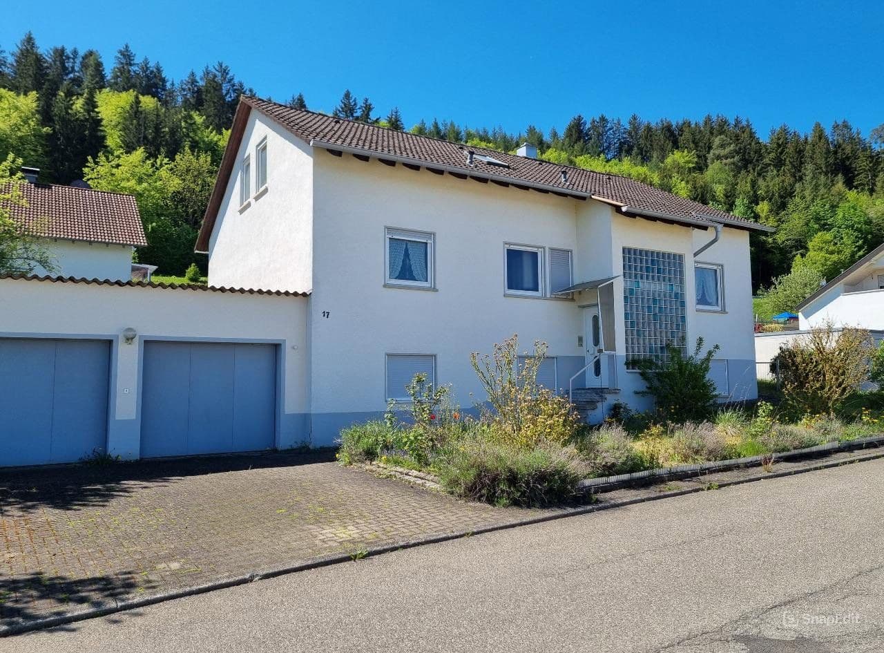 Prodej domu 177 m², pozemek 604 m², Tuttlingen, Bádensko-Württembersko Prodej domu 177 m², pozemek 604 m², Tuttlingen, Bádensko-Württembersko