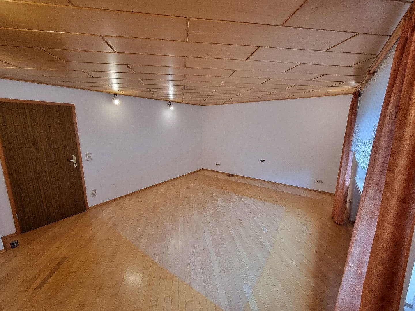 Prodej domu 177 m², pozemek 604 m², Tuttlingen, Bádensko-Württembersko Prodej domu 177 m², pozemek 604 m², Tuttlingen, Bádensko-Württembersko