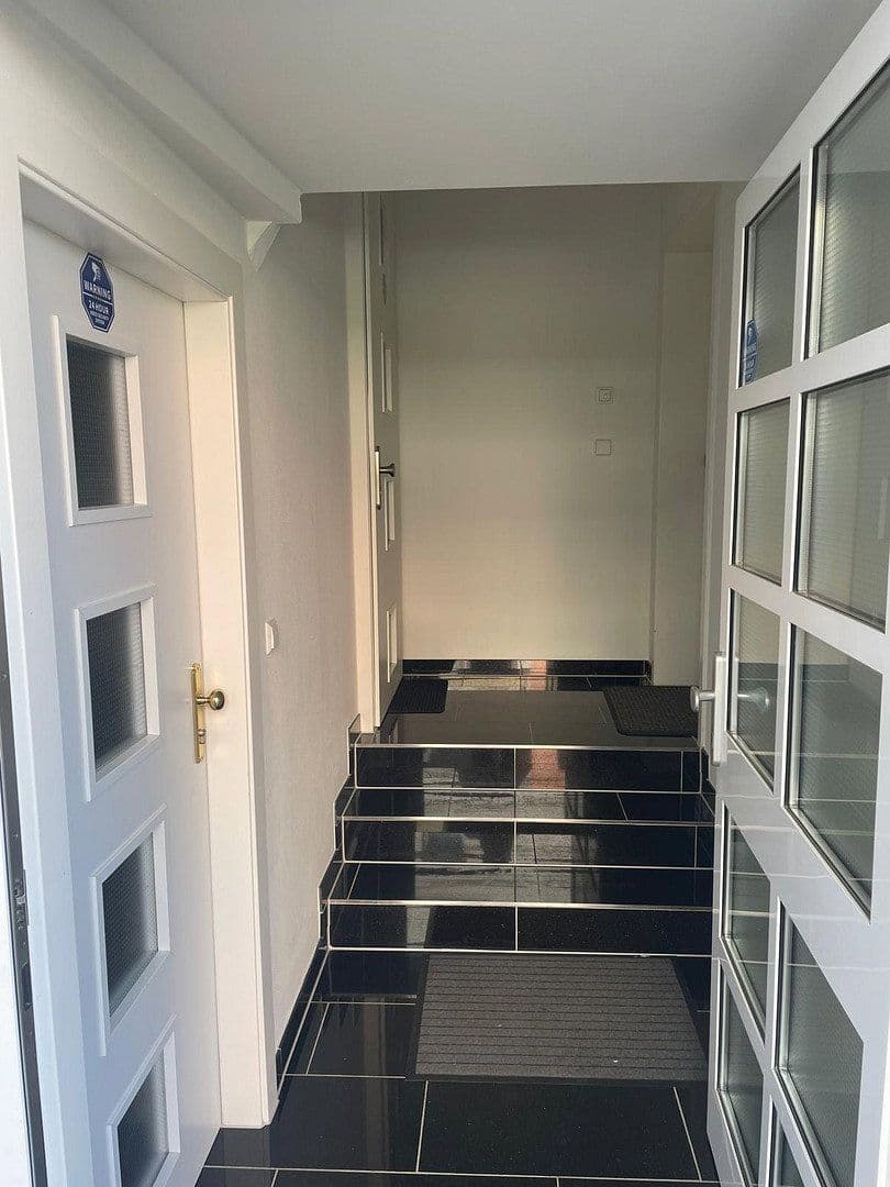 Pronájem bytu 2+1 91 m², Jahnstraße 10, Böblingen, Bádensko-Württembersko Pronájem bytu 2+1 91 m², Jahnstraße 10, Böblingen, Bádensko-Württembersko