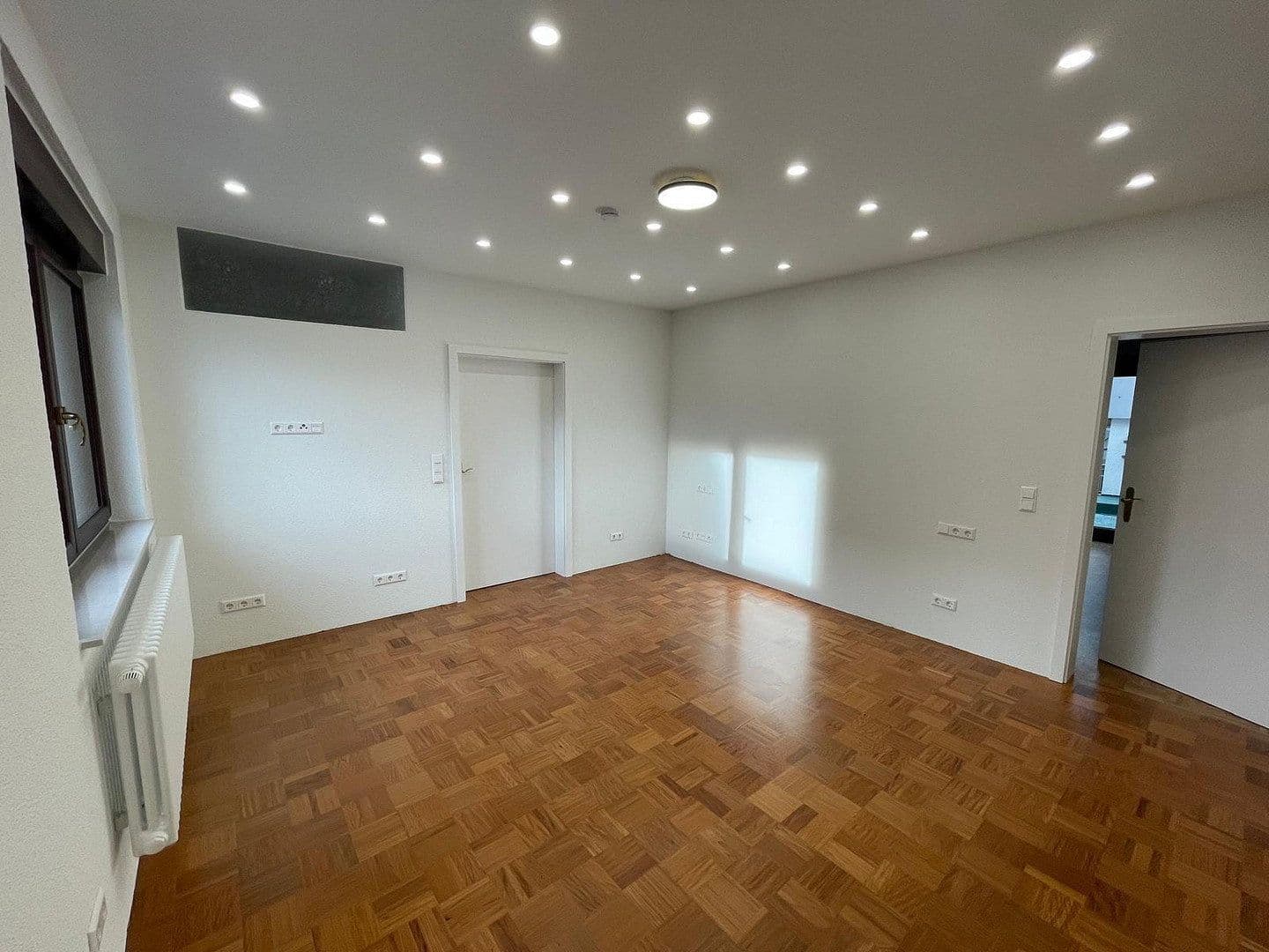 Pronájem bytu 2+1 91 m², Jahnstraße 10, Böblingen, Bádensko-Württembersko Pronájem bytu 2+1 91 m², Jahnstraße 10, Böblingen, Bádensko-Württembersko
