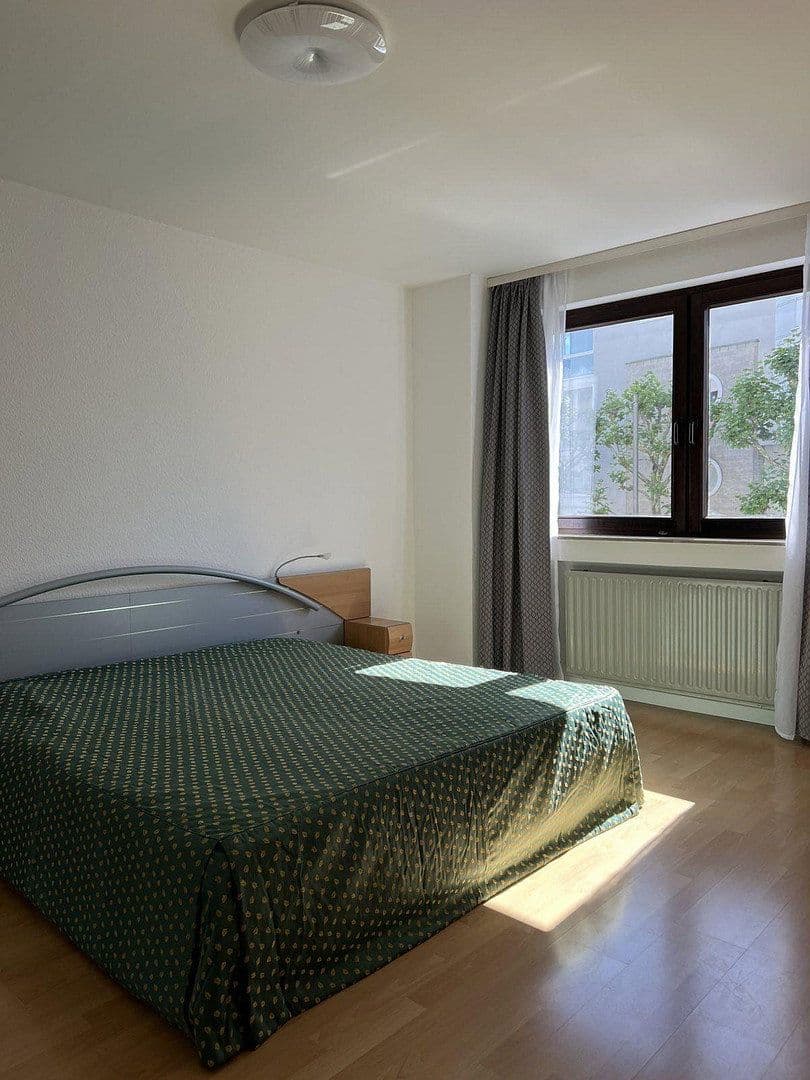 Pronájem bytu 2+1 70 m², Oederweg 43, FRANKFURT AM MAIN, Hessen Pronájem bytu 2+1 70 m², Oederweg 43, FRANKFURT AM MAIN, Hessen