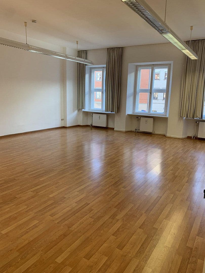 Pronájem kanceláře 210 m², Maximilianstr. 66, Augsburg, Bavorsko Pronájem kanceláře 210 m², Maximilianstr. 66, Augsburg, Bavorsko