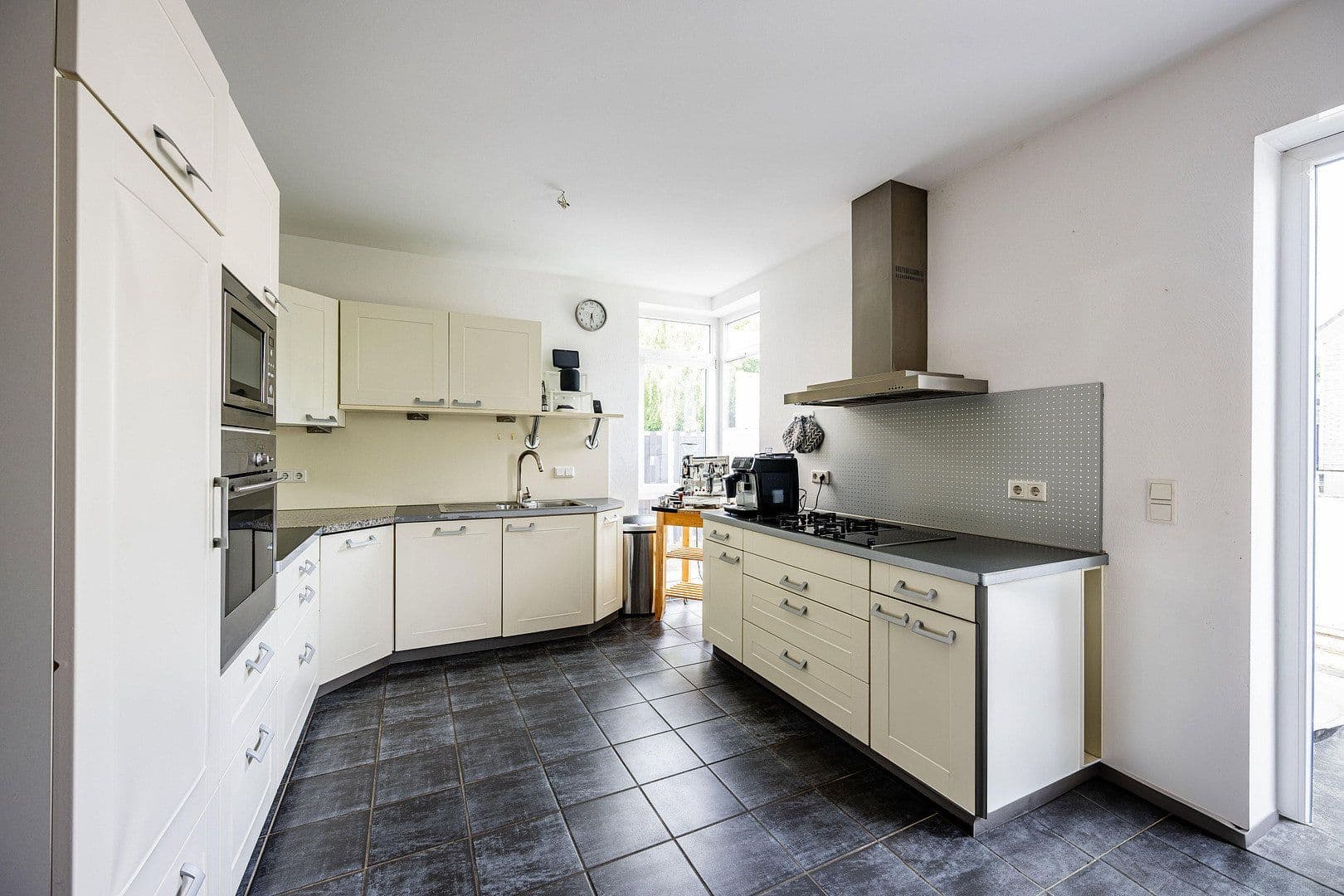 Prodej domu 173 m², pozemek 284 m², Solingen, Severní Porýní-Vestfálsko Prodej domu 173 m², pozemek 284 m², Solingen, Severní Porýní-Vestfálsko