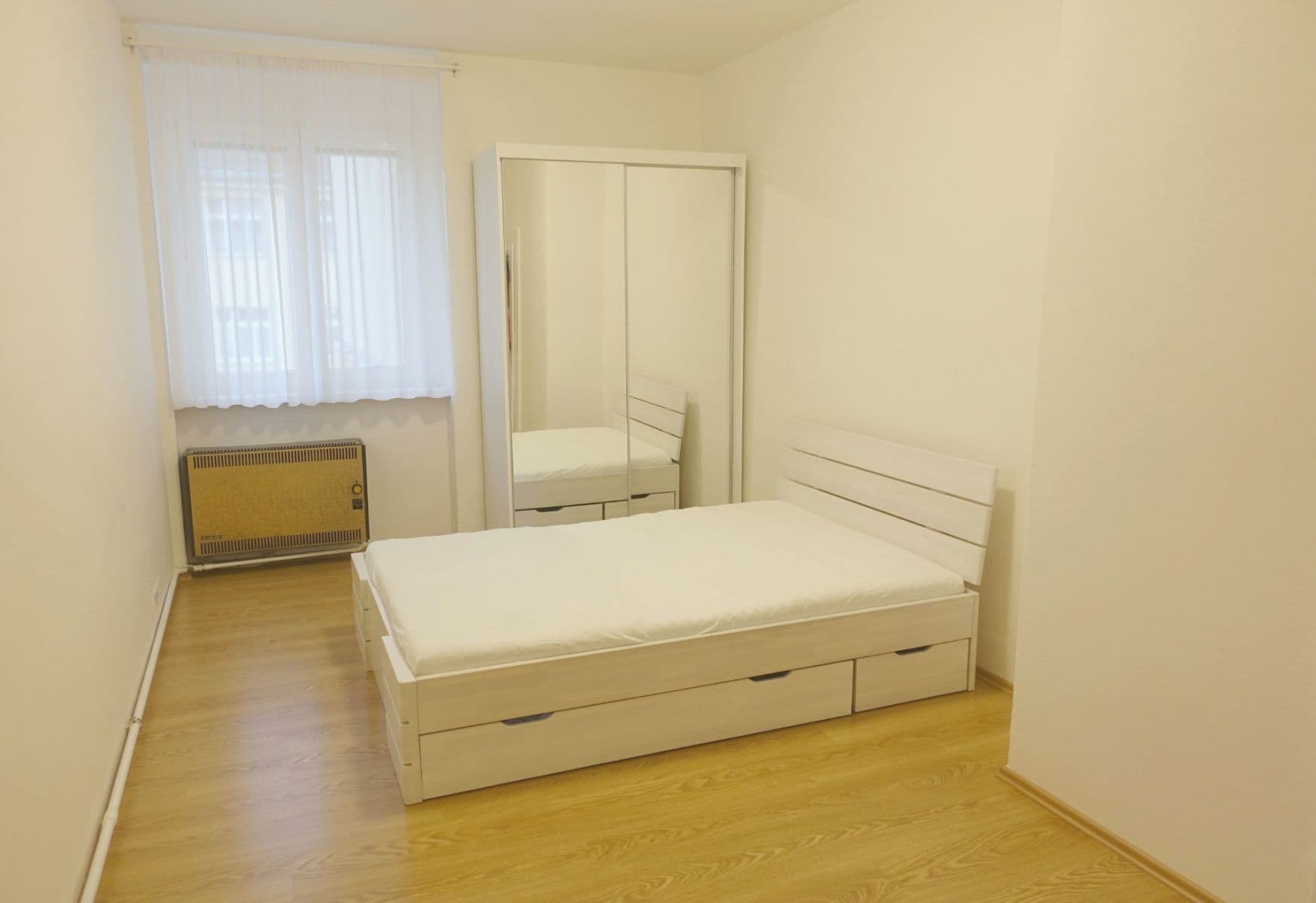 Pronájem bytu 2+kk 45 m², Družnosti, Praha, Praha Pronájem bytu 2+kk 45 m², Družnosti, Praha, Praha