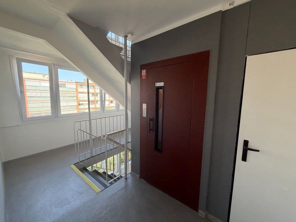 Pronájem bytu 3+kk 54 m², Kaplická, Praha, Praha Pronájem bytu 3+kk 54 m², Kaplická, Praha, Praha