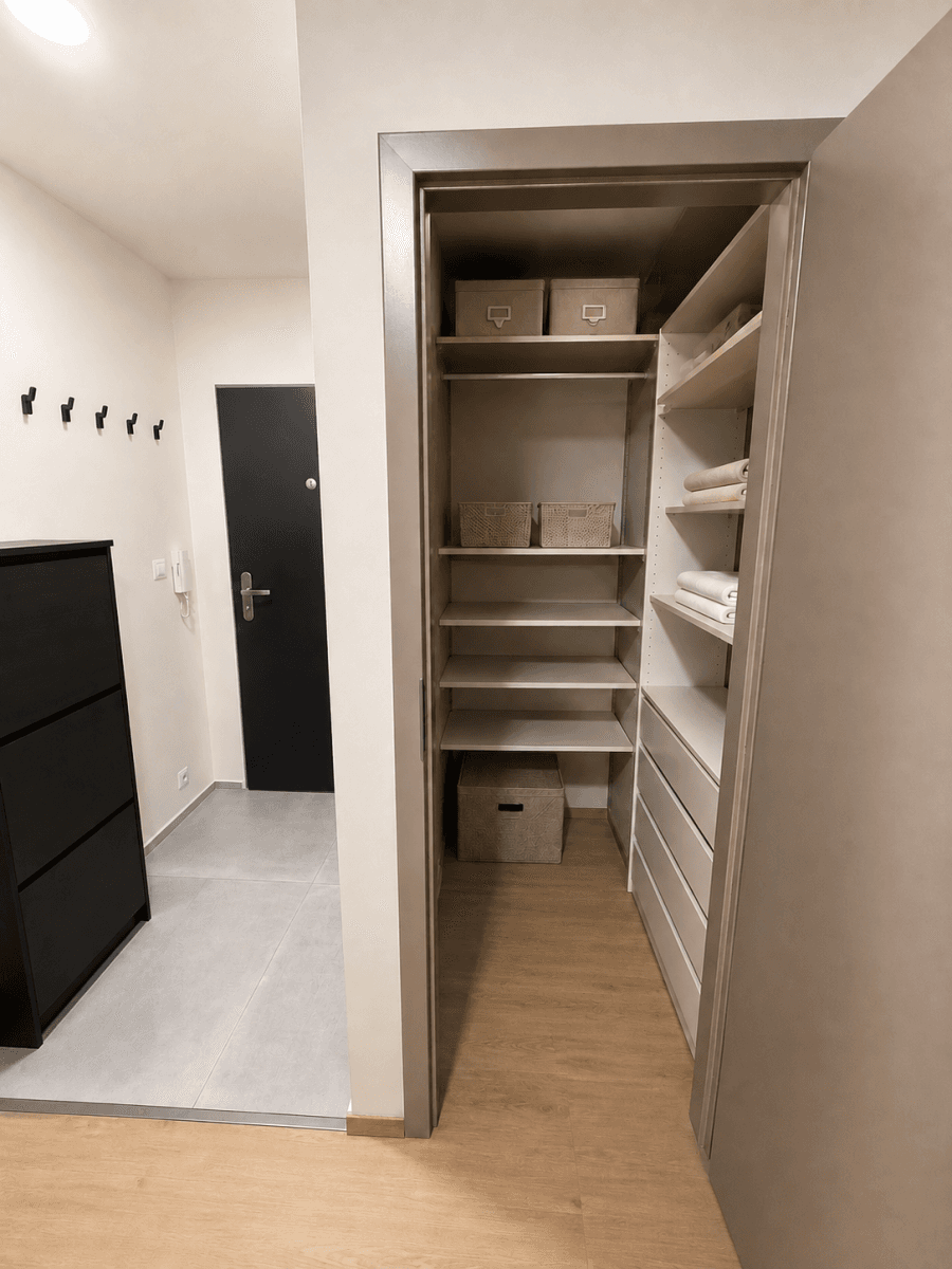 Pronájem bytu 3+kk 54 m², Kaplická, Praha, Praha Pronájem bytu 3+kk 54 m², Kaplická, Praha, Praha