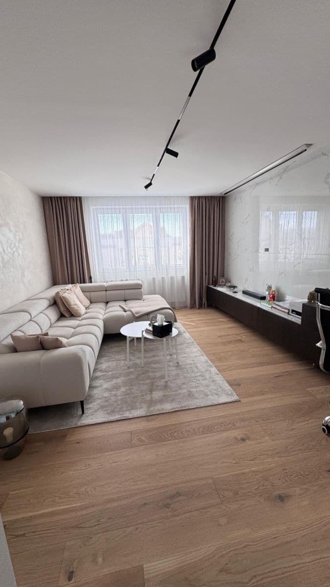Prodej bytu 2+1 62 m², Komenského náměstí, Říčany, Středočeský kraj Prodej bytu 2+1 62 m², Komenského náměstí, Říčany, Středočeský kraj