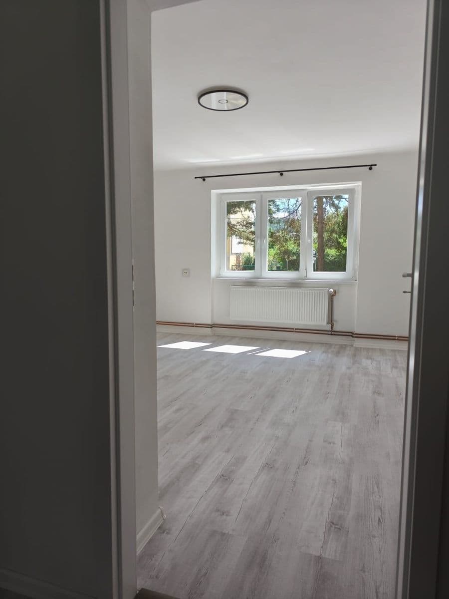 Pronájem bytu 2+1 69 m², Karlovarská, Lubenec, Ústecký kraj Pronájem bytu 2+1 69 m², Karlovarská, Lubenec, Ústecký kraj