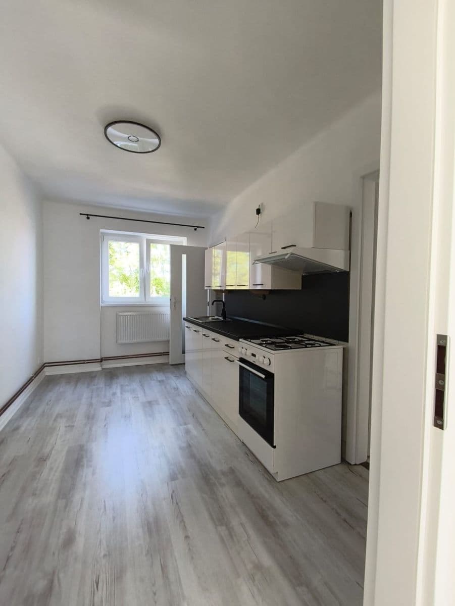 Pronájem bytu 2+1 69 m², Karlovarská, Lubenec, Ústecký kraj Pronájem bytu 2+1 69 m², Karlovarská, Lubenec, Ústecký kraj