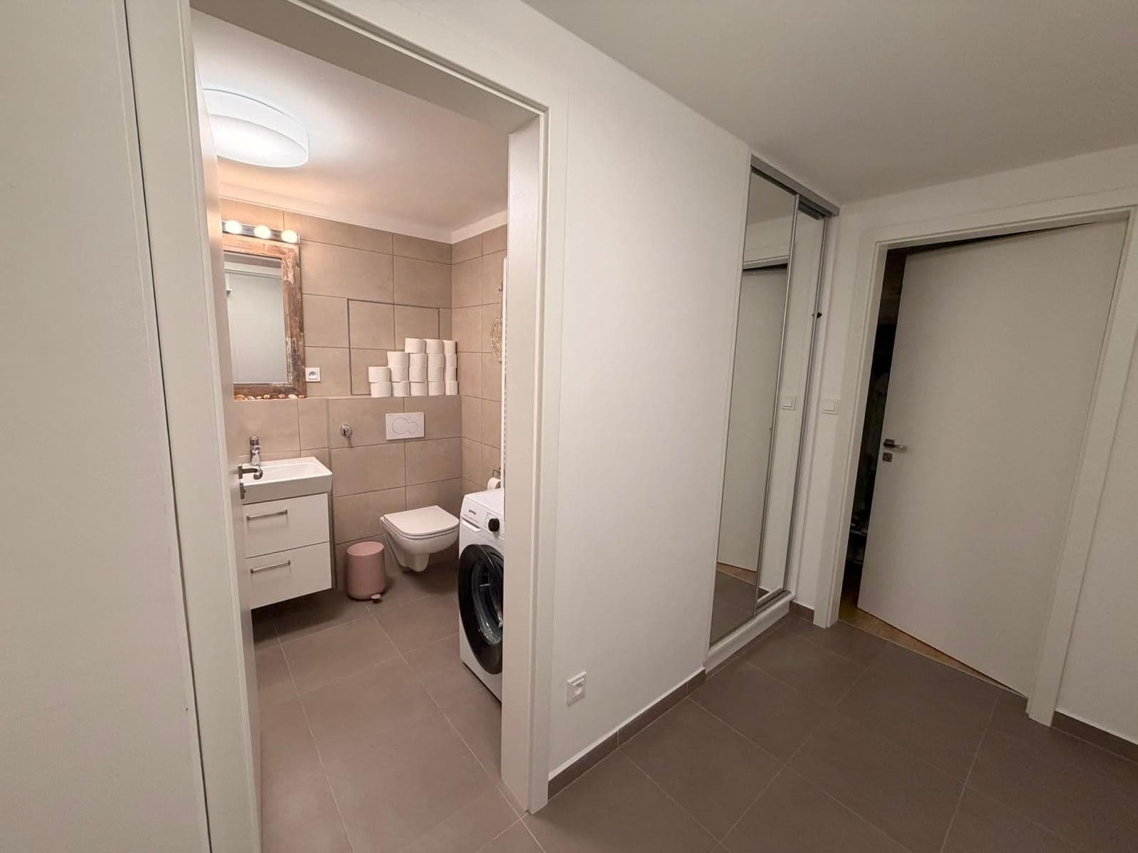 Pronájem bytu 1+kk 37 m², nábřeží Závodu míru, Pardubice, Pardubický kraj Pronájem bytu 1+kk 37 m², nábřeží Závodu míru, Pardubice, Pardubický kraj