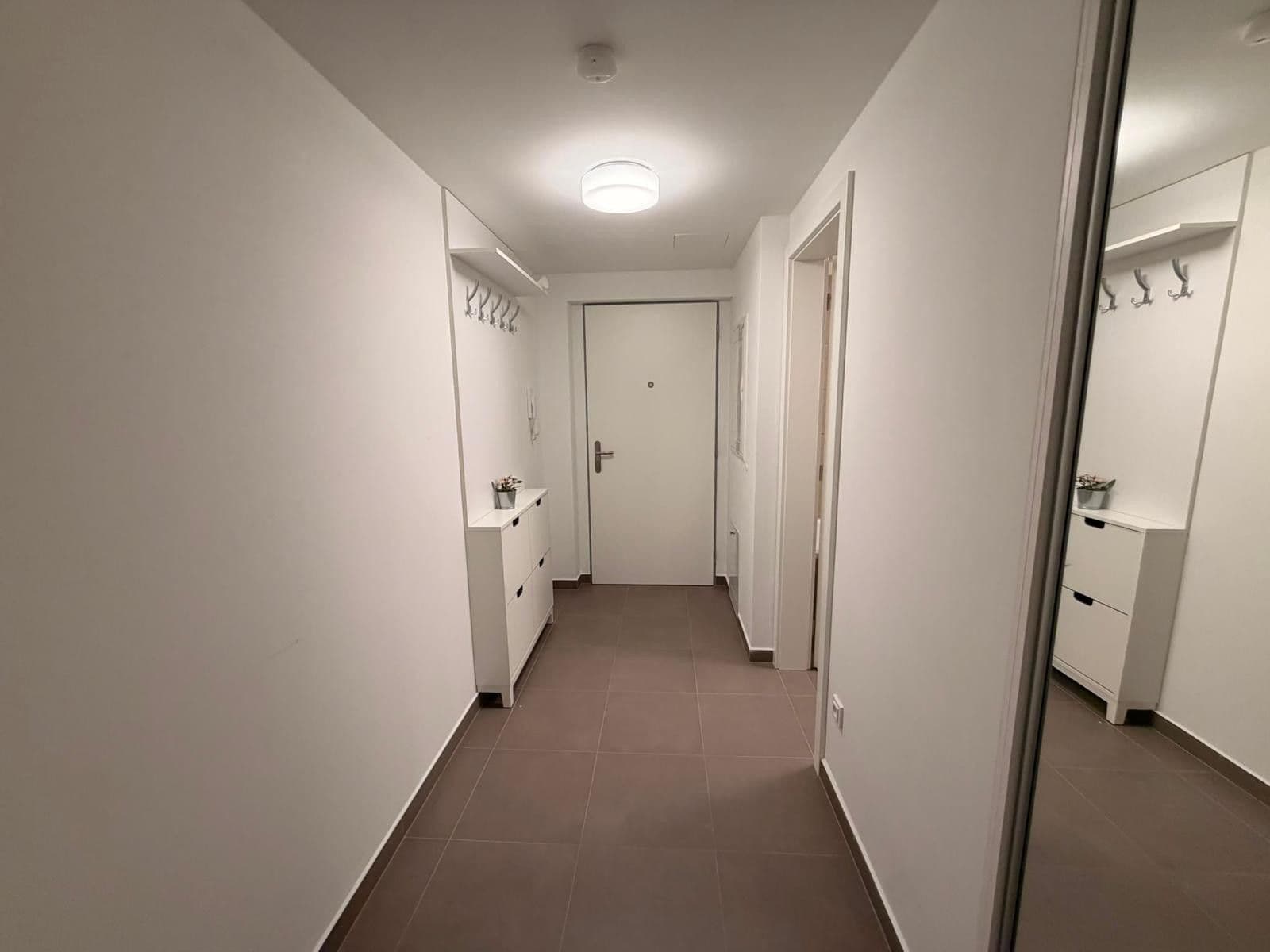 Pronájem bytu 1+kk 37 m², nábřeží Závodu míru, Pardubice, Pardubický kraj Pronájem bytu 1+kk 37 m², nábřeží Závodu míru, Pardubice, Pardubický kraj