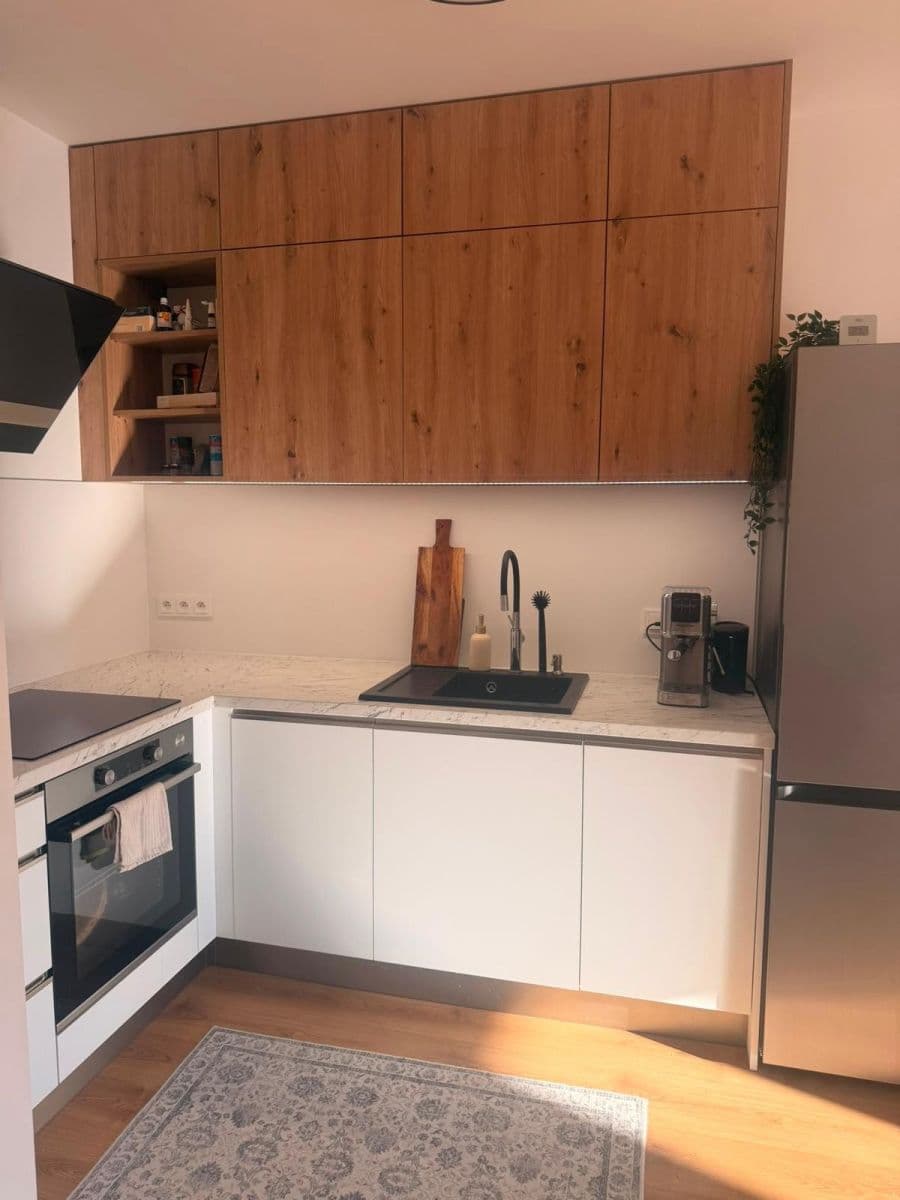 Pronájem bytu 1+kk 37 m², nábřeží Závodu míru, Pardubice, Pardubický kraj Pronájem bytu 1+kk 37 m², nábřeží Závodu míru, Pardubice, Pardubický kraj