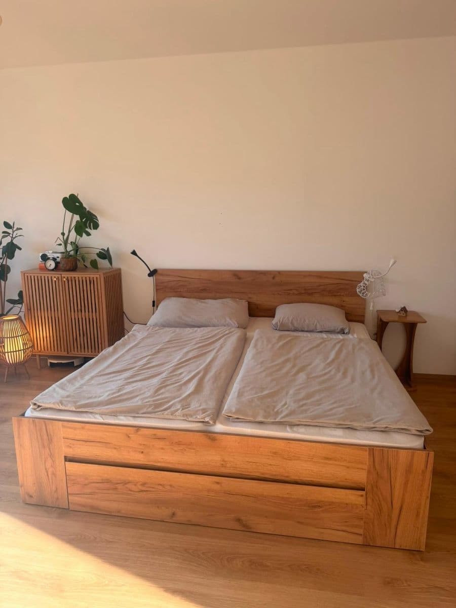 Pronájem bytu 1+kk 37 m², nábřeží Závodu míru, Pardubice, Pardubický kraj Pronájem bytu 1+kk 37 m², nábřeží Závodu míru, Pardubice, Pardubický kraj