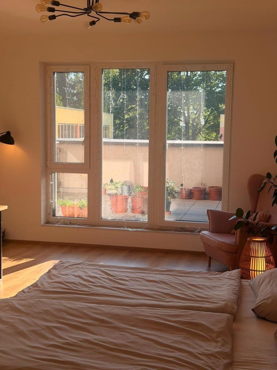 Pronájem bytu 1+kk 37 m², nábřeží Závodu míru, Pardubice, Pardubický kraj Pronájem bytu 1+kk 37 m², nábřeží Závodu míru, Pardubice, Pardubický kraj