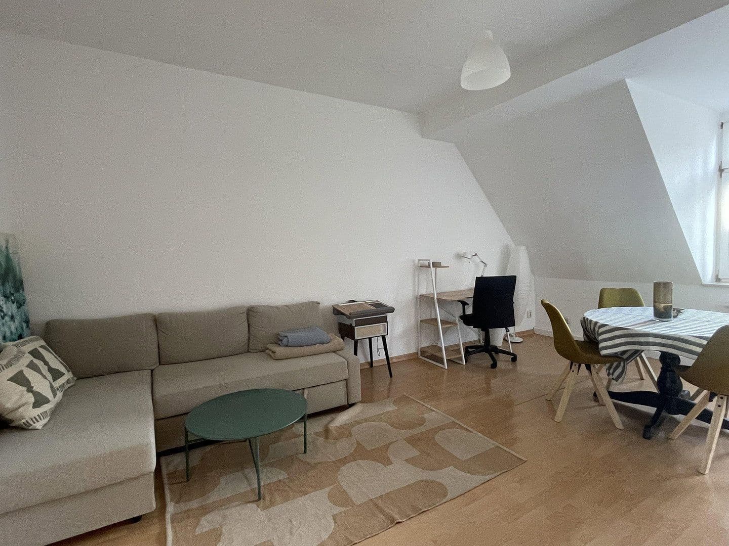 Pronájem bytu 2+1 71 m², Riemannstrasse 28, Leipzig, Sasko Pronájem bytu 2+1 71 m², Riemannstrasse 28, Leipzig, Sasko