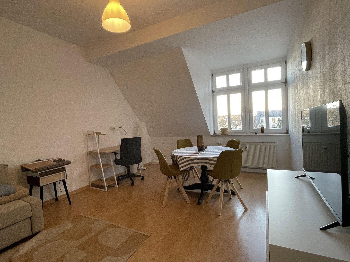 Pronájem bytu 2+1 71 m², Riemannstrasse 28, Leipzig, Sasko Pronájem bytu 2+1 71 m², Riemannstrasse 28, Leipzig, Sasko