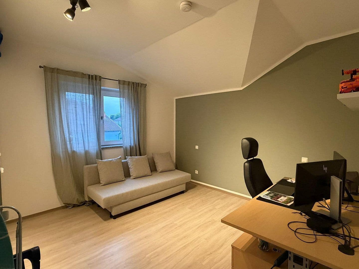 Pronájem bytu 3+1 100 m², Friedrich-Diffine-Str. 23, Kirchheim an der Weinstraße, Porýní-Falc Pronájem bytu 3+1 100 m², Friedrich-Diffine-Str. 23, Kirchheim an der Weinstraße, Porýní-Falc