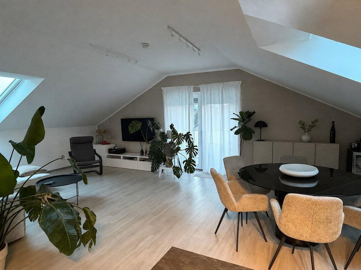 Pronájem bytu 3+1 100 m², Friedrich-Diffine-Str. 23, Kirchheim an der Weinstraße, Porýní-Falc Pronájem bytu 3+1 100 m², Friedrich-Diffine-Str. 23, Kirchheim an der Weinstraße, Porýní-Falc