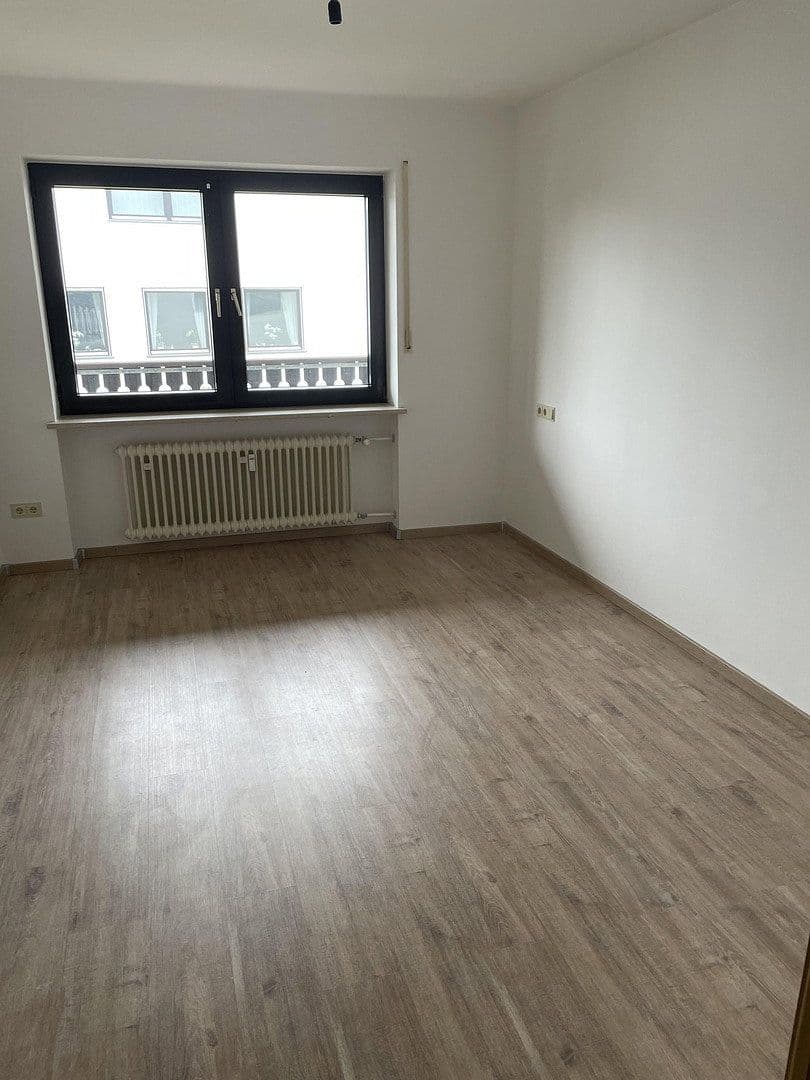 Pronájem bytu 4+1 108 m², Hans-Carossastrasse, Mainburg, Bavorsko Pronájem bytu 4+1 108 m², Hans-Carossastrasse, Mainburg, Bavorsko