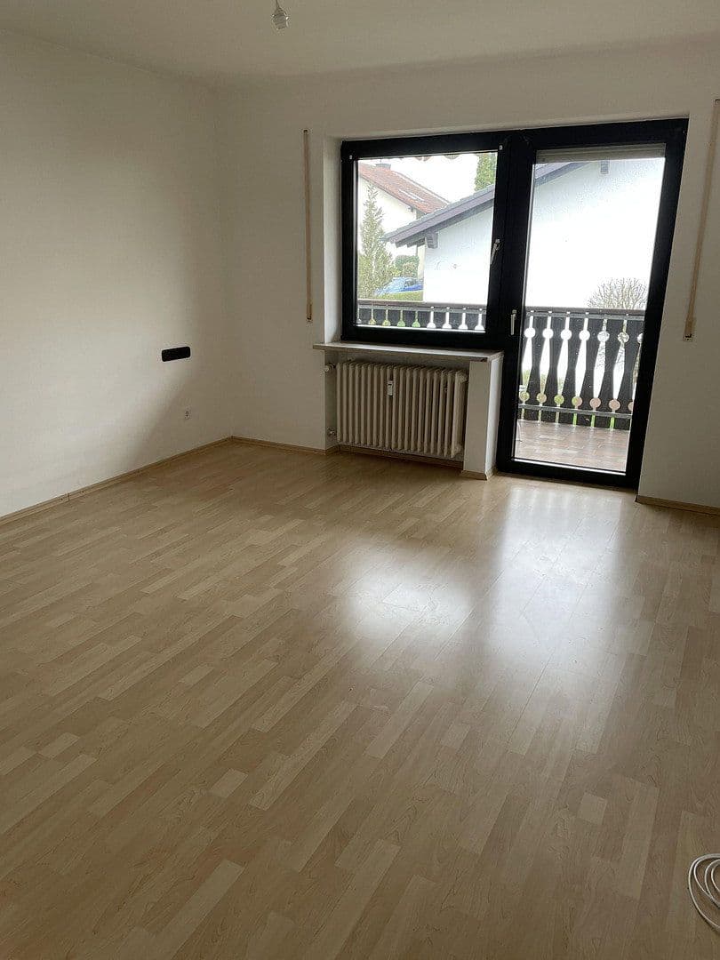 Pronájem bytu 4+1 108 m², Hans-Carossastrasse, Mainburg, Bavorsko Pronájem bytu 4+1 108 m², Hans-Carossastrasse, Mainburg, Bavorsko