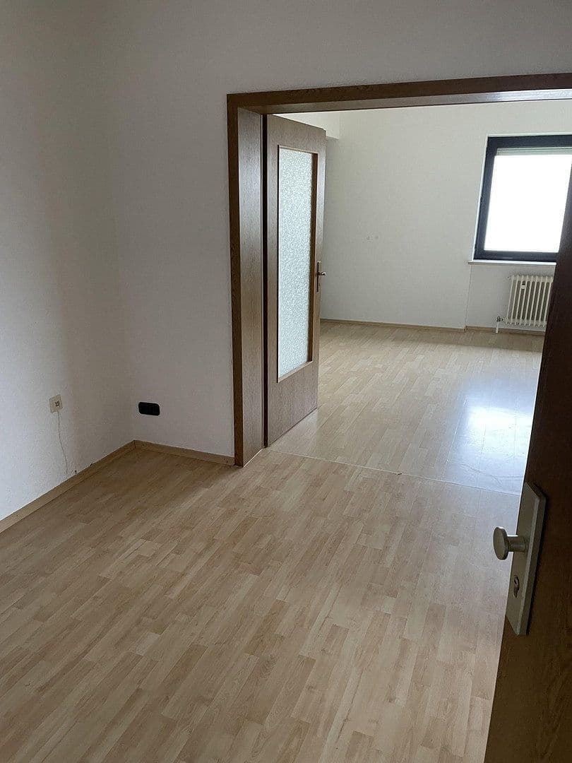 Pronájem bytu 4+1 108 m², Hans-Carossastrasse, Mainburg, Bavorsko Pronájem bytu 4+1 108 m², Hans-Carossastrasse, Mainburg, Bavorsko