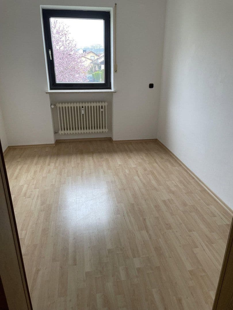 Pronájem bytu 4+1 108 m², Hans-Carossastrasse, Mainburg, Bavorsko Pronájem bytu 4+1 108 m², Hans-Carossastrasse, Mainburg, Bavorsko