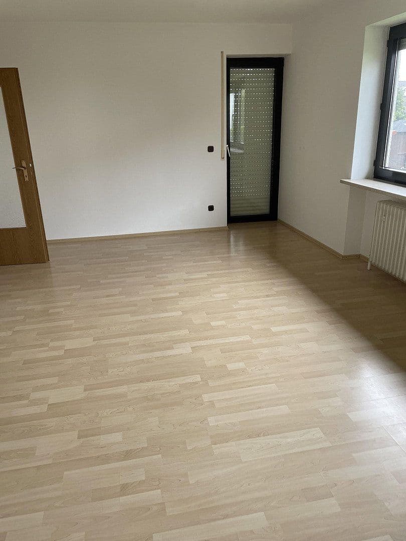 Pronájem bytu 4+1 108 m², Hans-Carossastrasse, Mainburg, Bavorsko Pronájem bytu 4+1 108 m², Hans-Carossastrasse, Mainburg, Bavorsko