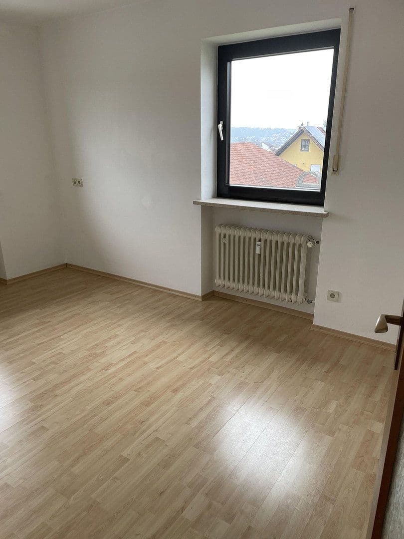 Pronájem bytu 4+1 108 m², Hans-Carossastrasse, Mainburg, Bavorsko Pronájem bytu 4+1 108 m², Hans-Carossastrasse, Mainburg, Bavorsko