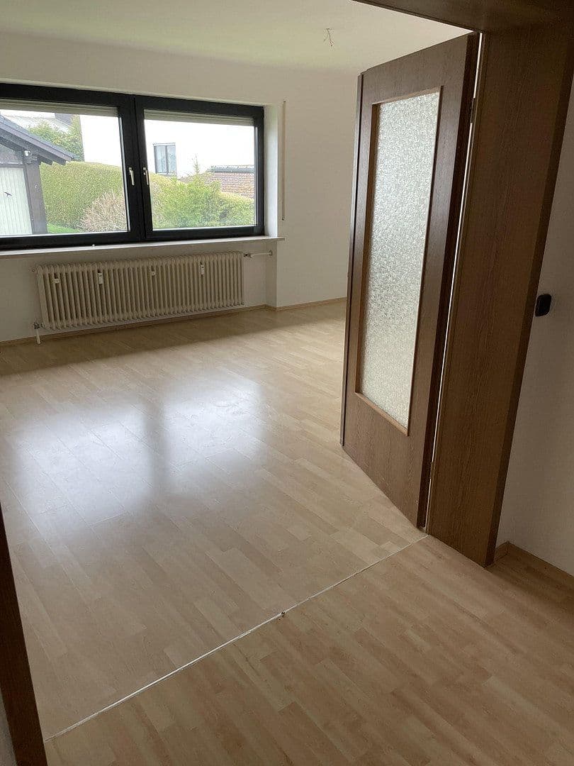 Pronájem bytu 4+1 108 m², Hans-Carossastrasse, Mainburg, Bavorsko Pronájem bytu 4+1 108 m², Hans-Carossastrasse, Mainburg, Bavorsko