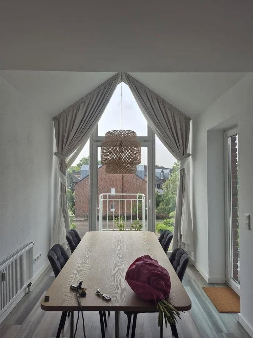 Pronájem bytu 2+1 38 m², Rheinbrohler Weg 26, Düsseldorf, Severní Porýní-Vestfálsko Pronájem bytu 2+1 38 m², Rheinbrohler Weg 26, Düsseldorf, Severní Porýní-Vestfálsko