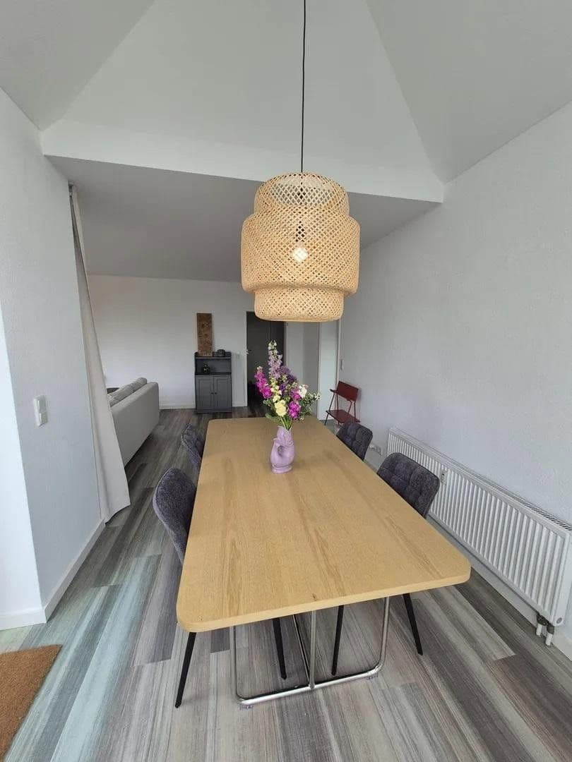 Pronájem bytu 2+1 38 m², Rheinbrohler Weg 26, Düsseldorf, Severní Porýní-Vestfálsko Pronájem bytu 2+1 38 m², Rheinbrohler Weg 26, Düsseldorf, Severní Porýní-Vestfálsko