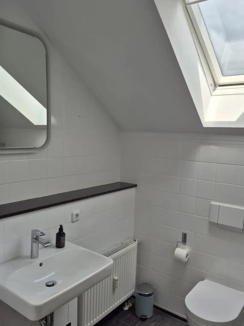 Pronájem bytu 2+1 38 m², Rheinbrohler Weg 26, Düsseldorf, Severní Porýní-Vestfálsko Pronájem bytu 2+1 38 m², Rheinbrohler Weg 26, Düsseldorf, Severní Porýní-Vestfálsko