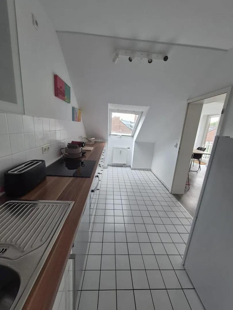 Pronájem bytu 2+1 38 m², Rheinbrohler Weg 26, Düsseldorf, Severní Porýní-Vestfálsko Pronájem bytu 2+1 38 m², Rheinbrohler Weg 26, Düsseldorf, Severní Porýní-Vestfálsko