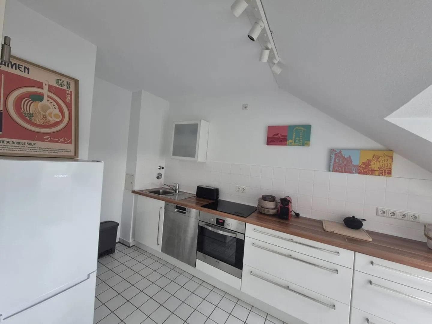 Pronájem bytu 2+1 38 m², Rheinbrohler Weg 26, Düsseldorf, Severní Porýní-Vestfálsko Pronájem bytu 2+1 38 m², Rheinbrohler Weg 26, Düsseldorf, Severní Porýní-Vestfálsko