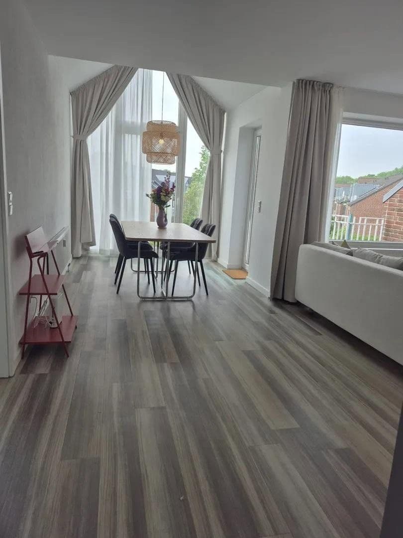 Pronájem bytu 2+1 38 m², Rheinbrohler Weg 26, Düsseldorf, Severní Porýní-Vestfálsko Pronájem bytu 2+1 38 m², Rheinbrohler Weg 26, Düsseldorf, Severní Porýní-Vestfálsko