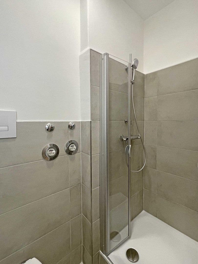 Prodej bytu 1+kk 35 m², Fehrbelliner Straße 36, Berlin, Berlín Prodej bytu 1+kk 35 m², Fehrbelliner Straße 36, Berlin, Berlín