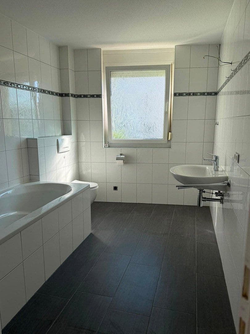 Pronájem bytu 3+1 88 m², Luttinger Straße 30a, Laufenburg (Baden), Bádensko-Württembersko Pronájem bytu 3+1 88 m², Luttinger Straße 30a, Laufenburg (Baden), Bádensko-Württembersko