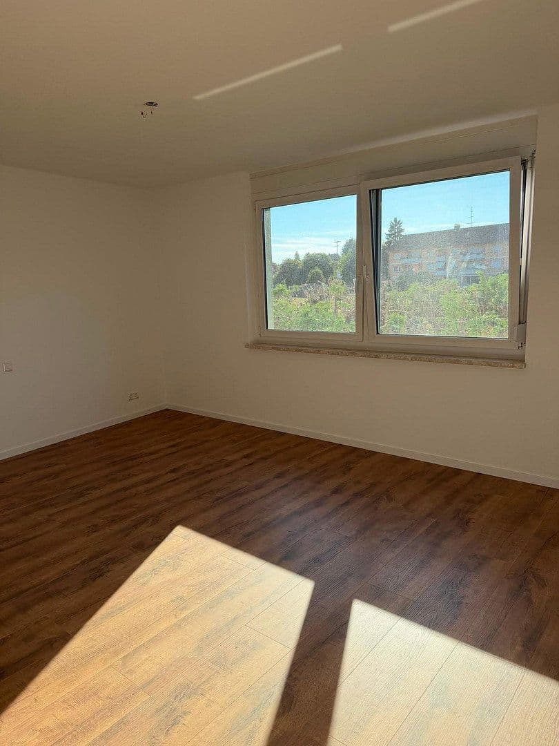 Pronájem bytu 3+1 88 m², Luttinger Straße 30a, Laufenburg (Baden), Bádensko-Württembersko Pronájem bytu 3+1 88 m², Luttinger Straße 30a, Laufenburg (Baden), Bádensko-Württembersko