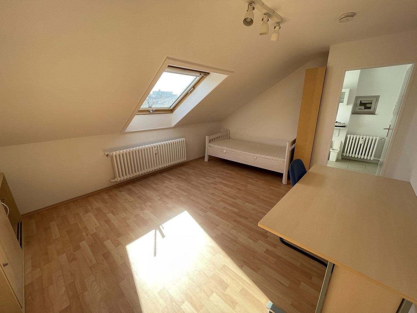 Pronájem bytu 1+1 25 m², Düsseldorf, Severní Porýní-Vestfálsko Pronájem bytu 1+1 25 m², Düsseldorf, Severní Porýní-Vestfálsko