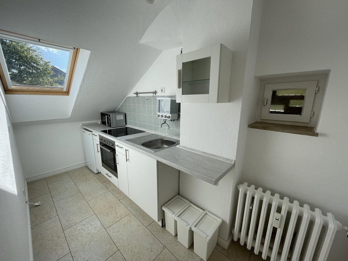 Pronájem bytu 1+1 25 m², Düsseldorf, Severní Porýní-Vestfálsko Pronájem bytu 1+1 25 m², Düsseldorf, Severní Porýní-Vestfálsko