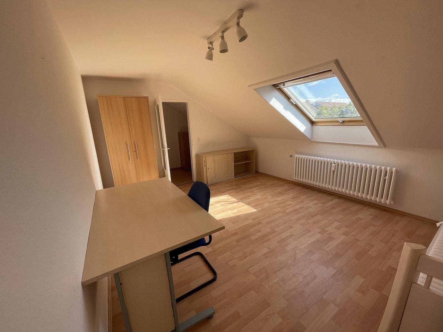 Pronájem bytu 1+1 25 m², Düsseldorf, Severní Porýní-Vestfálsko Pronájem bytu 1+1 25 m², Düsseldorf, Severní Porýní-Vestfálsko