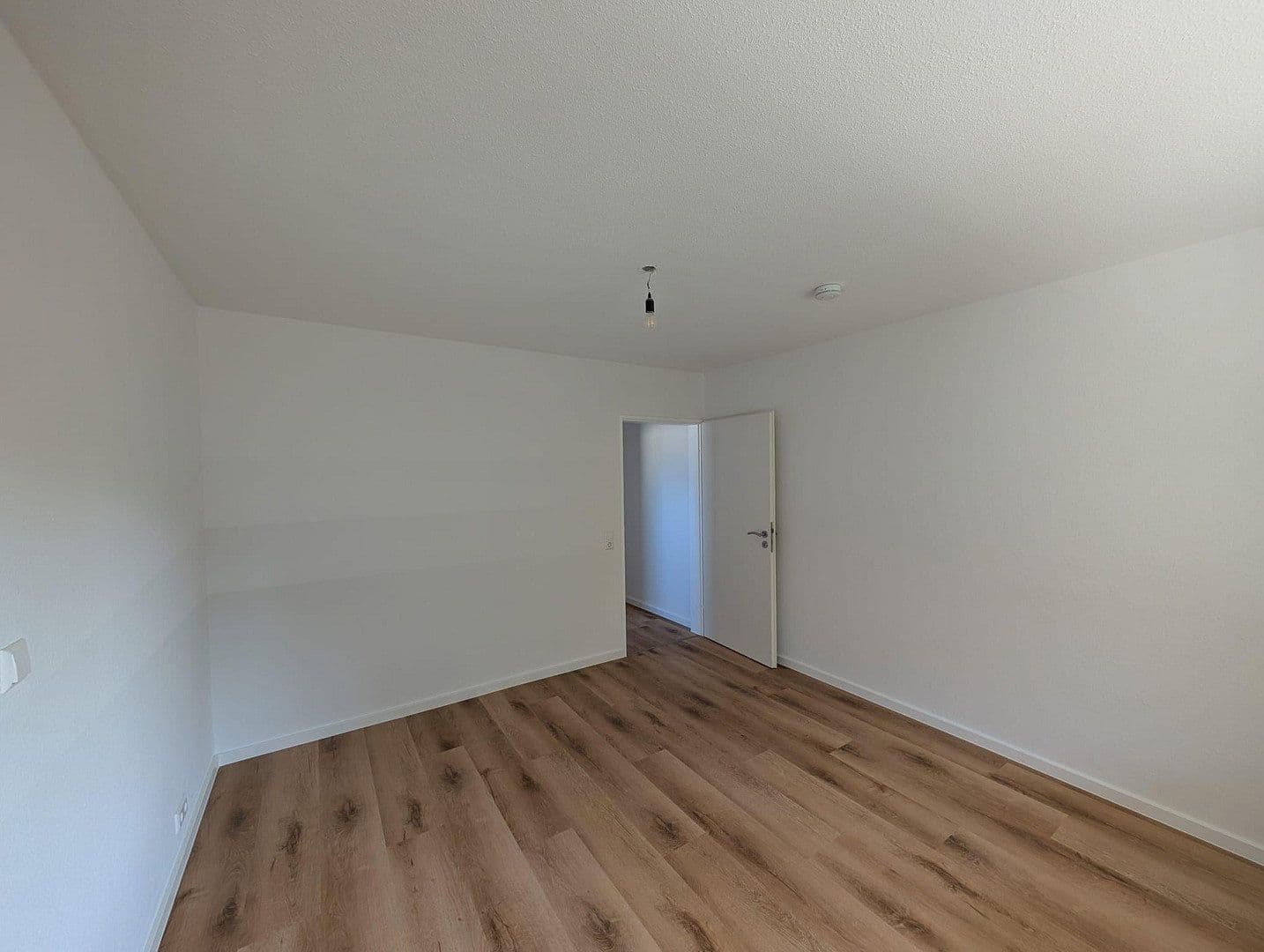 Pronájem bytu 3+1 82 m², Baden-Baden, Bádensko-Württembersko Pronájem bytu 3+1 82 m², Baden-Baden, Bádensko-Württembersko